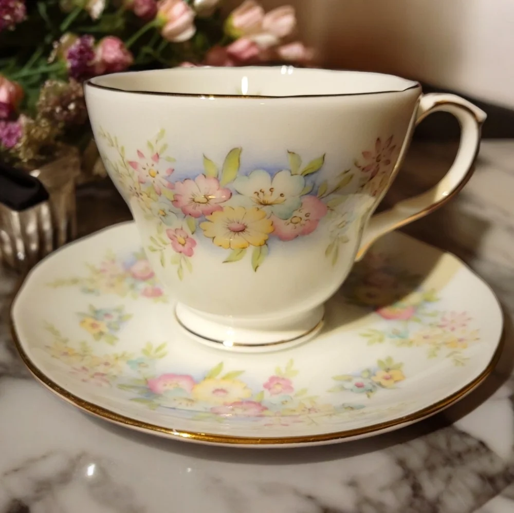 Vtg DUCHESS MARYLAND 🇬🇧 England Bone China Tea Cup Saucer Floral